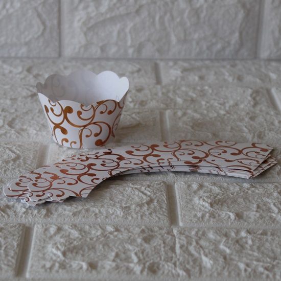 Cupcake Wrappers – Gold Swirl Pattern