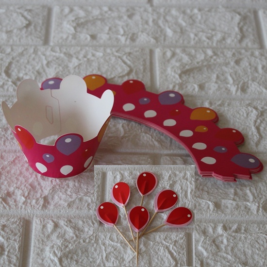 Cupcake Wrappers & Toppers – Balloon Theme.