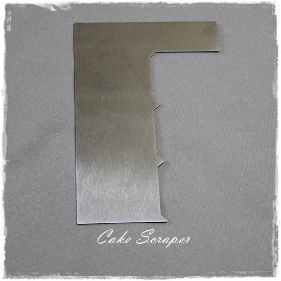 Cake Smoother with Textured Edge