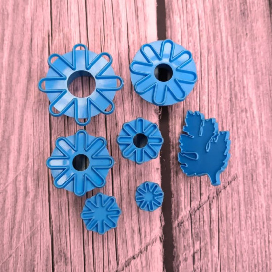 Chrysanthemum Daisies & Leaf Set
