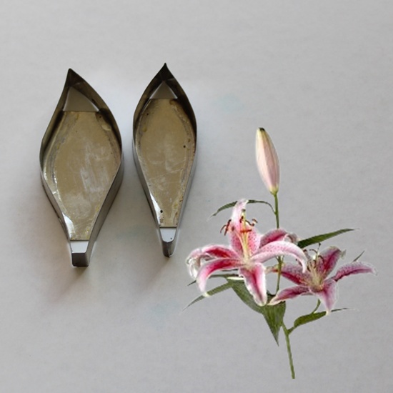 Oriental Lily Cutter