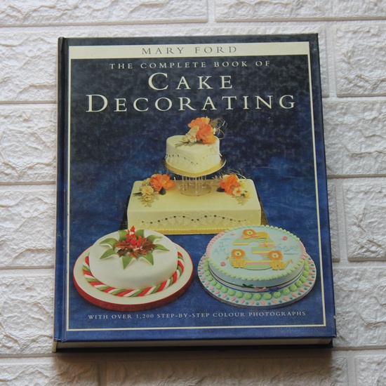 The Complete Book of Cake Decorating