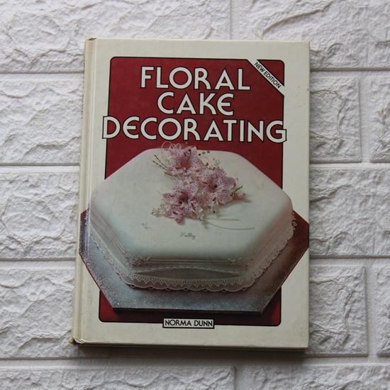 Floral Cake Decorating