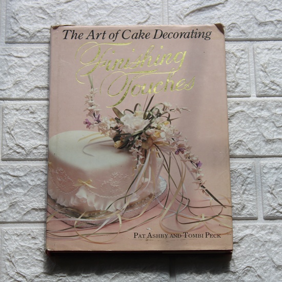 The Art of Cake Decorating – Finishing Touches