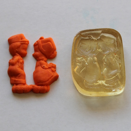 Boy & Girl Kissing Mould